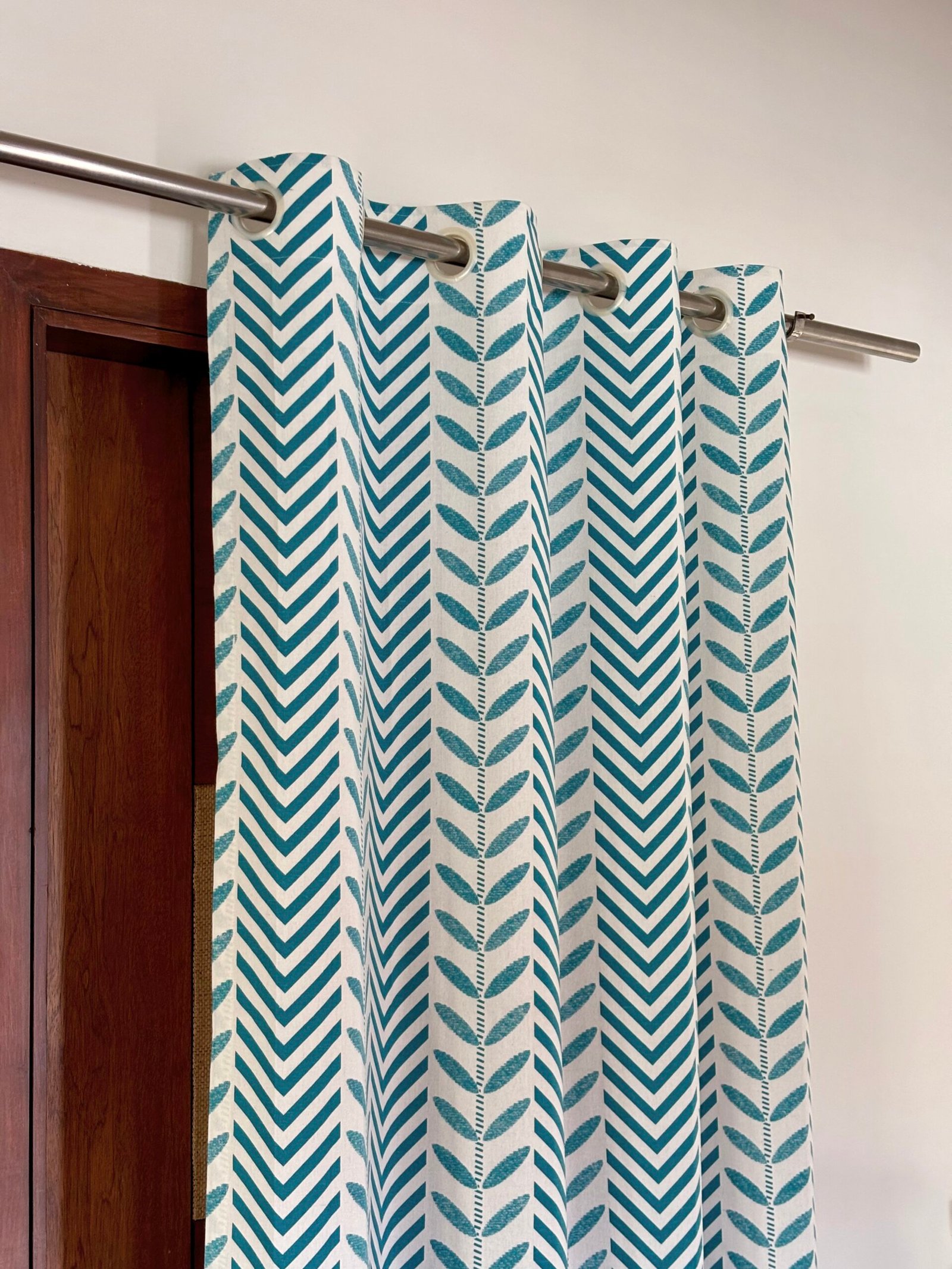 LIGHT TEAL LEAF LINE CURTAIN - Image 2