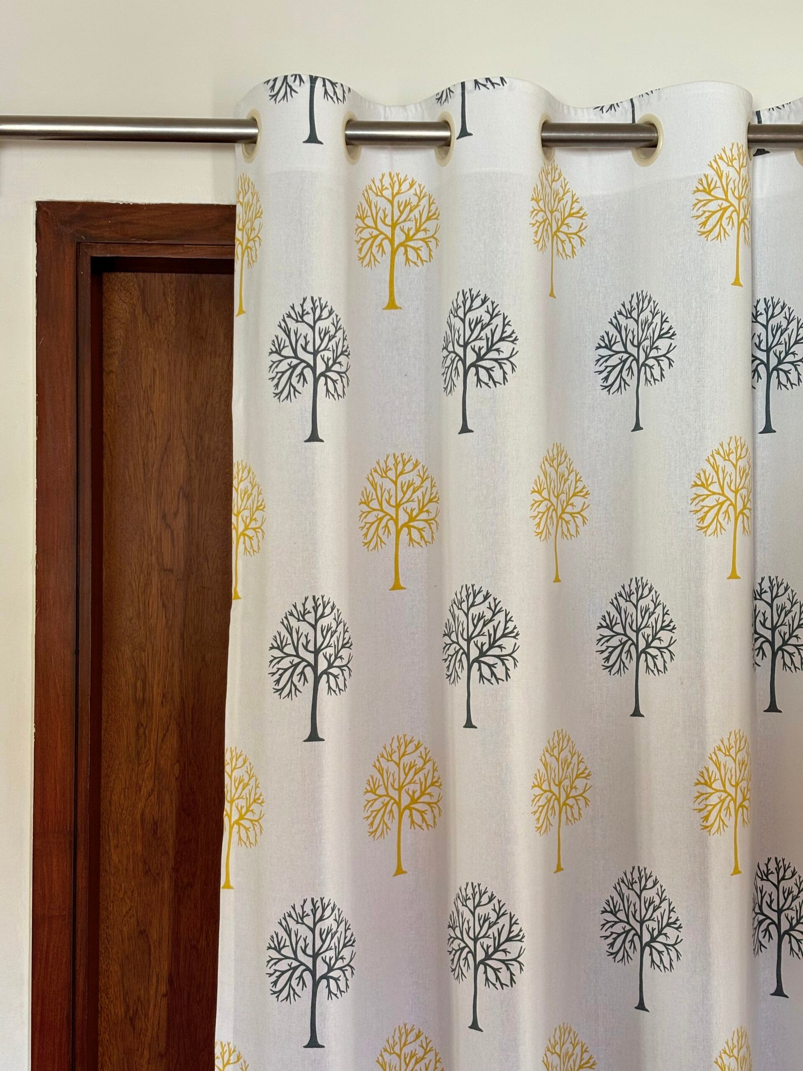 TREE MOTIF CURTAIN - Image 2