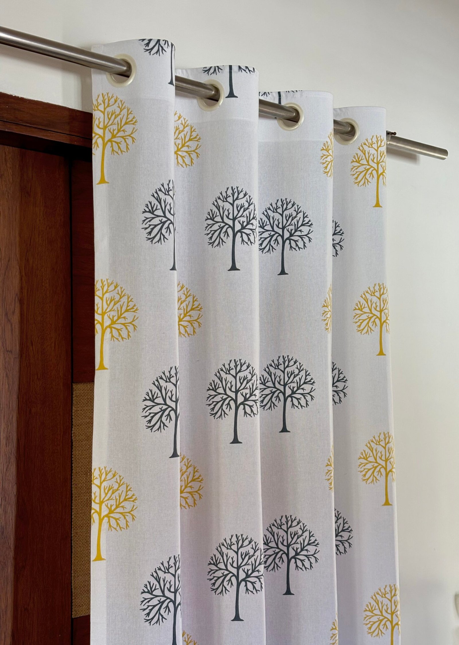 TREE MOTIF CURTAIN - Image 3