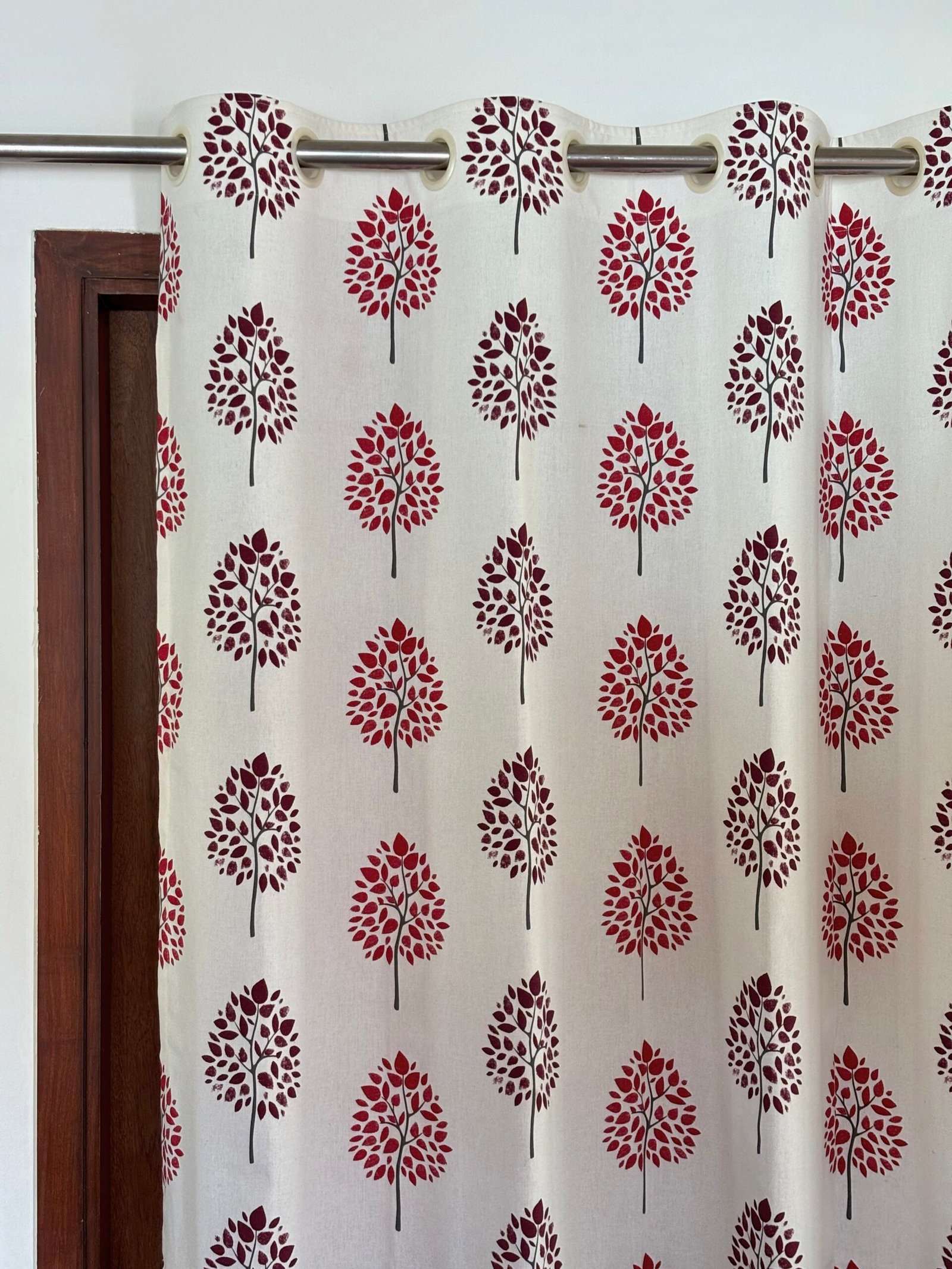 CRIMSON & MAROON LEAF BLOCK CURTAIN - Image 2