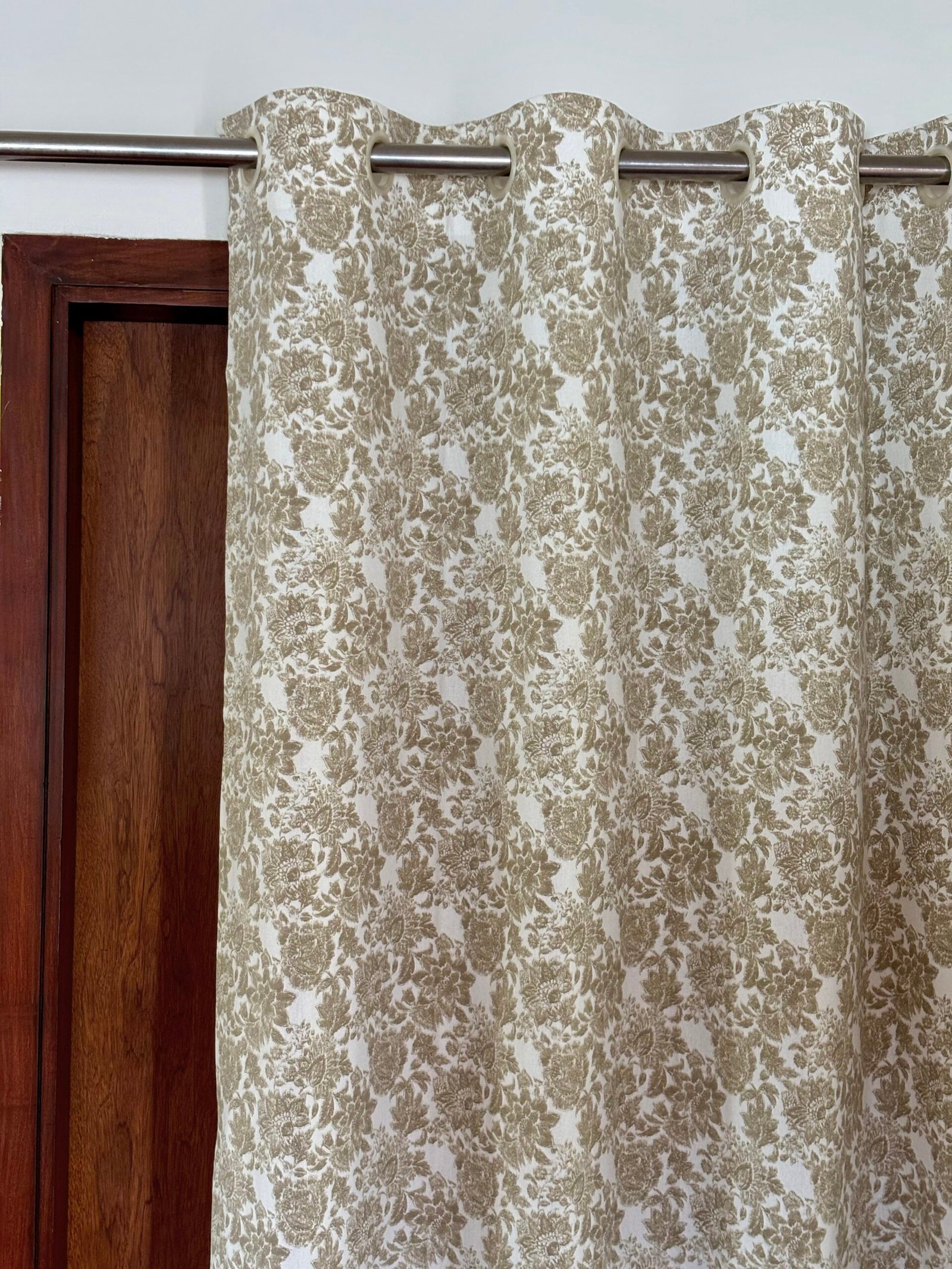 BEIGE FLORAL CURTAIN - Image 3