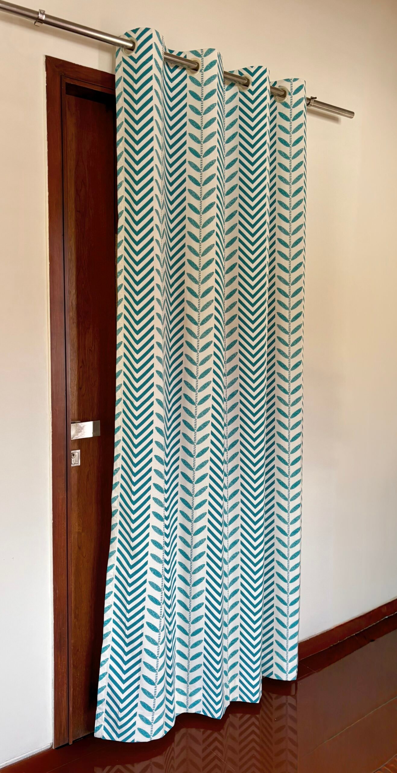 LIGHT TEAL LEAF LINE CURTAIN