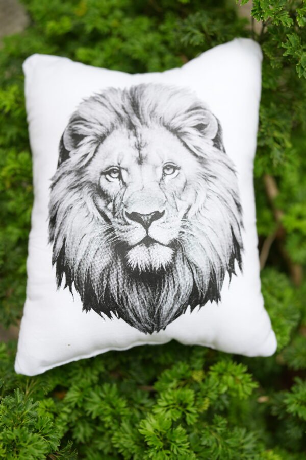 LION PRINT CUSHION